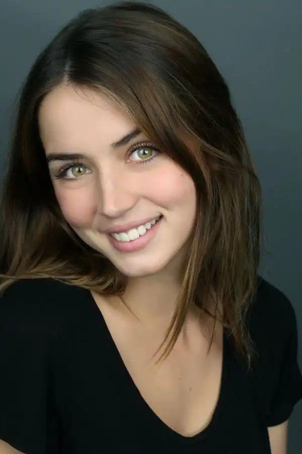 Ana de Armas No Makeup Natural Look