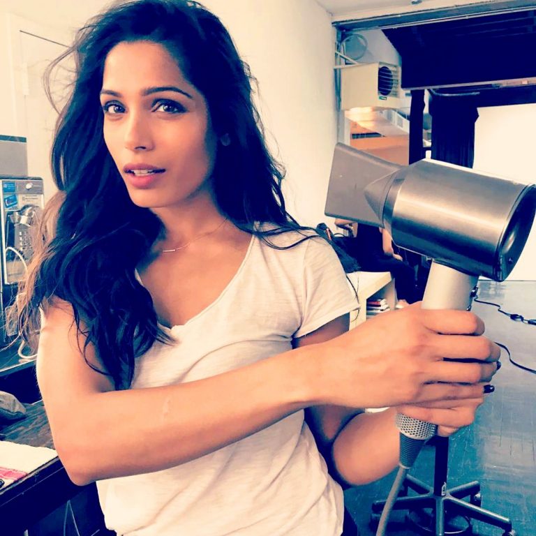 Freida Pinto No Makeup Natural Look