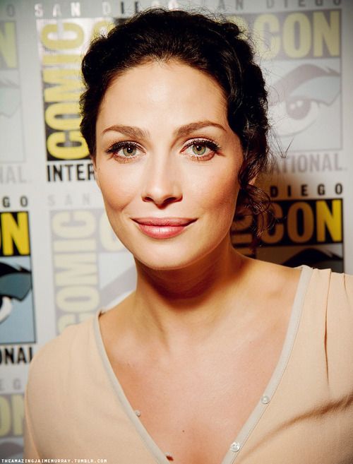 Joanne Kelly Without Makeup Photo