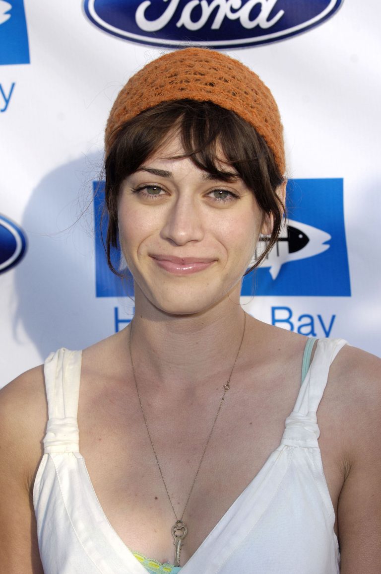 Lizzy Caplan Without Makeup