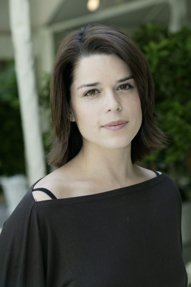 Neve Campbell No Makeup