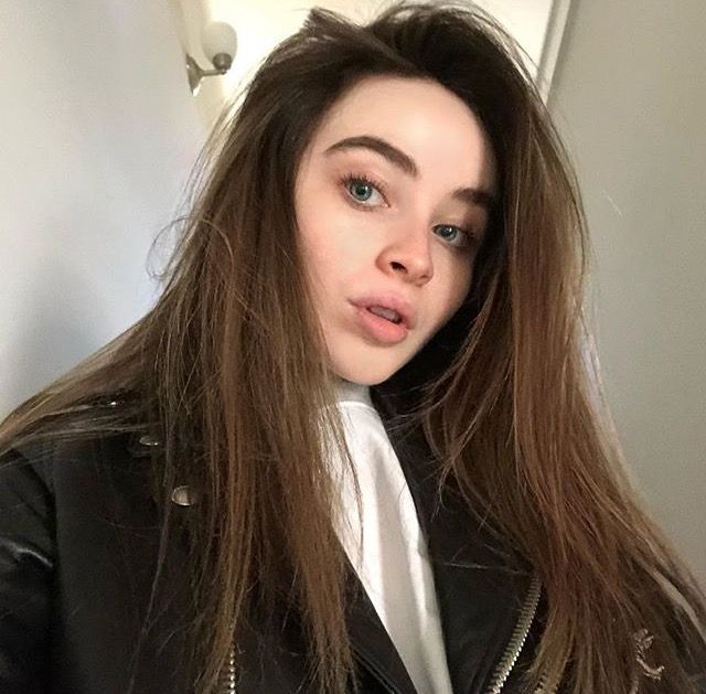 Sabrina Carpenter No Makeup Natural Look