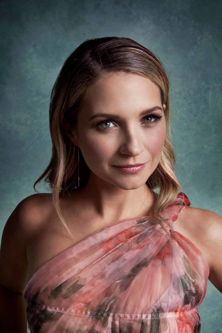 Vanessa Ray No Makeup