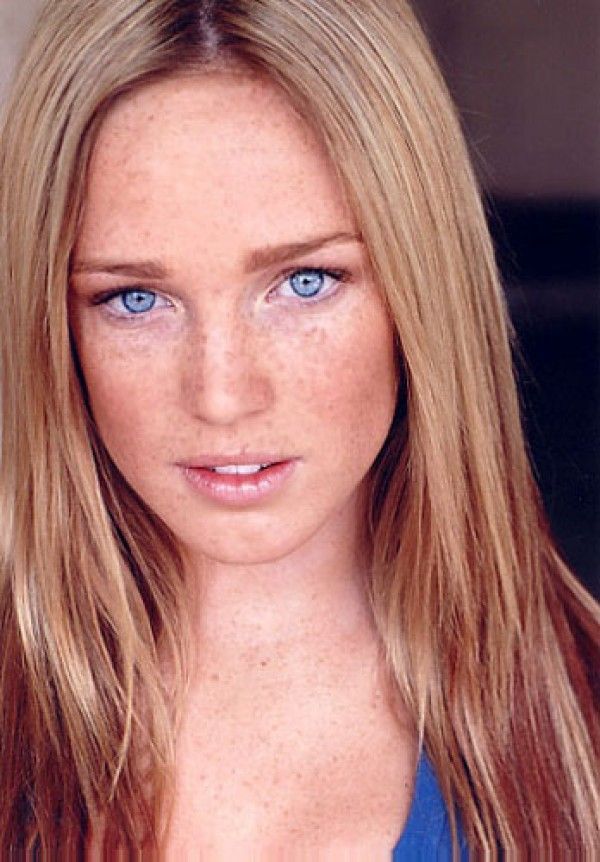 Caity Lotz Makeup-free