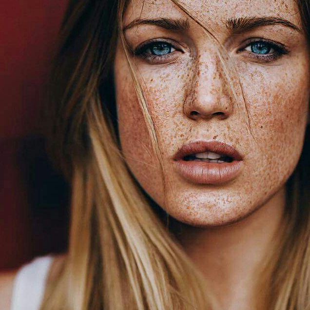 Caity Lotz No Makeup Natural Look