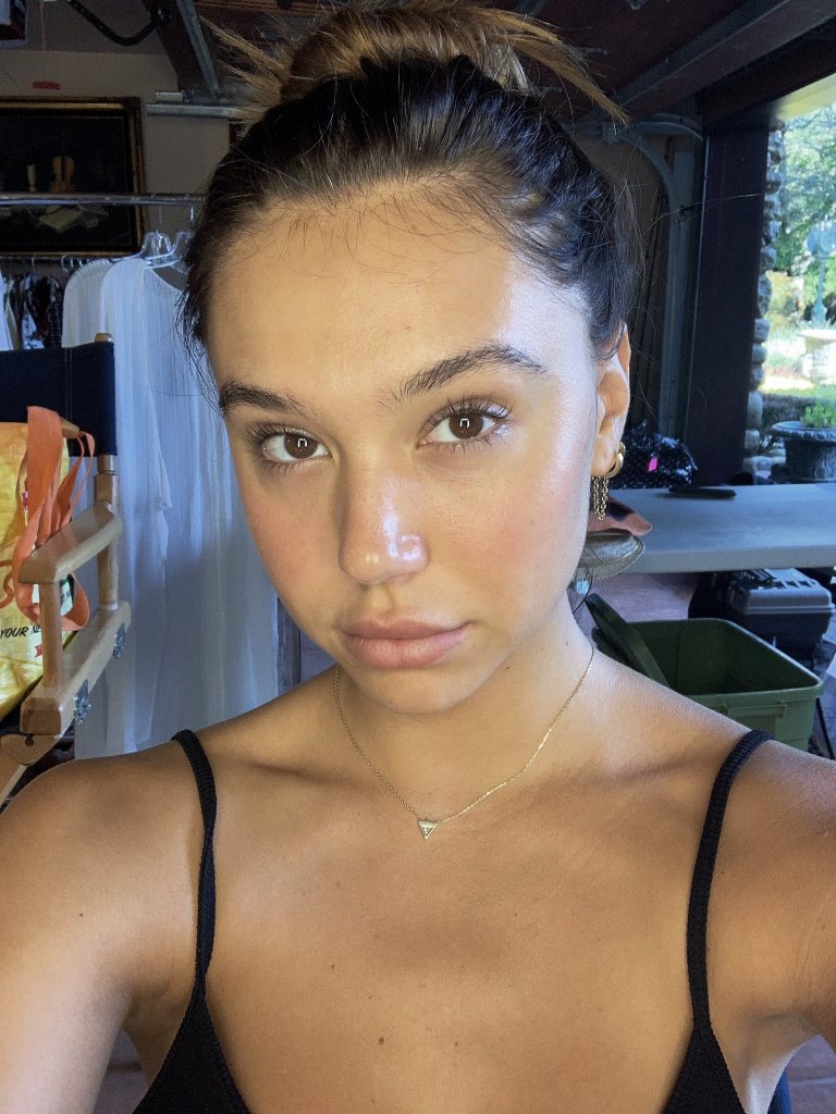 Alexis Ren No Makeup