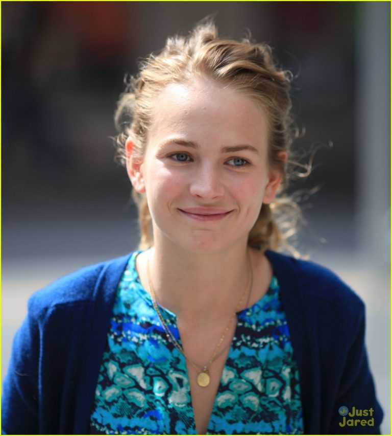 Britt Robertson Without Makeup