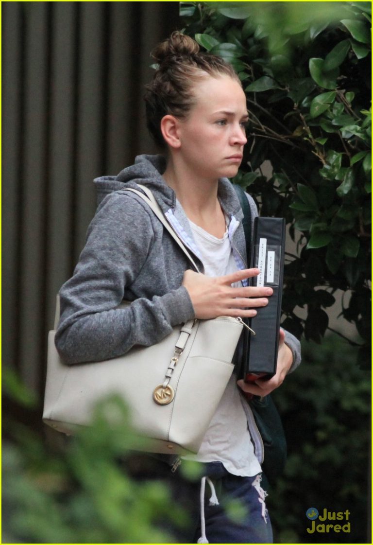 Britt Robertson Without Makeup Photo