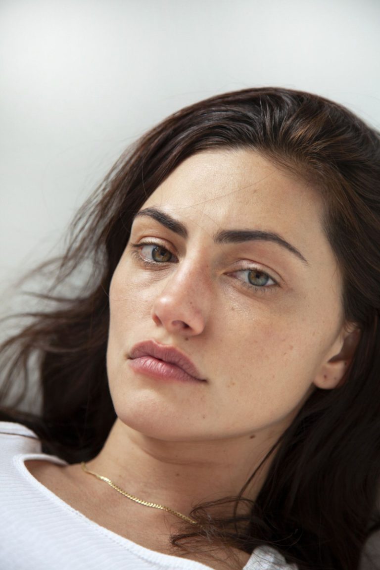 Phoebe Tonkin No Makeup Natural Look