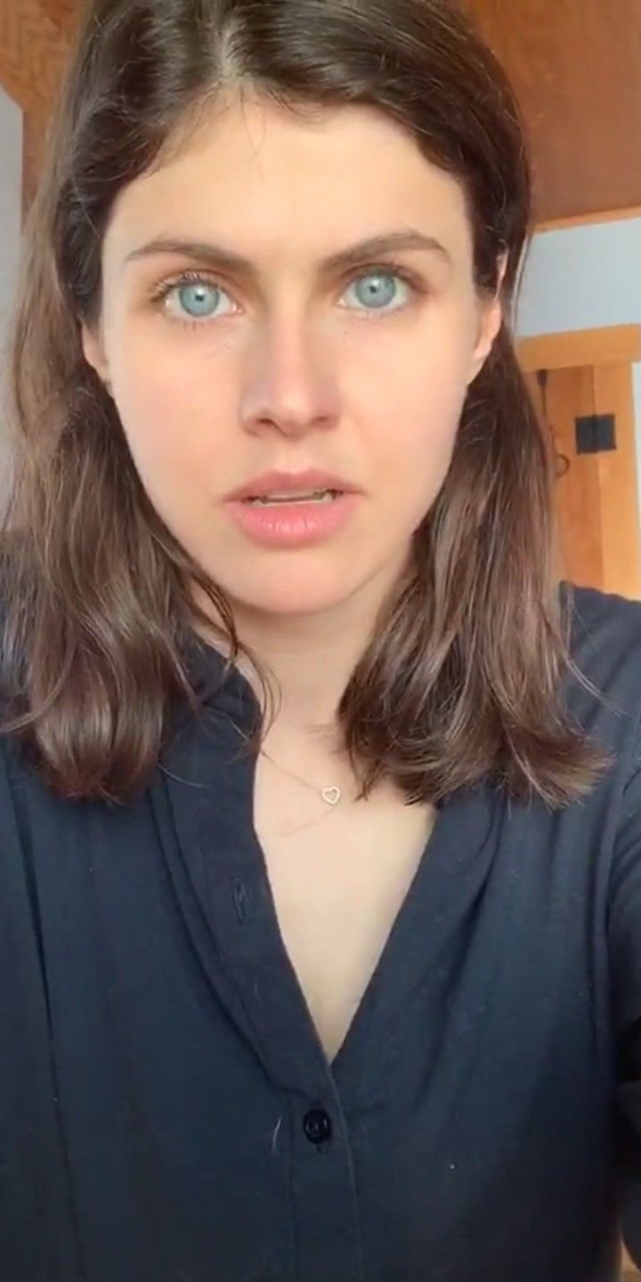 Alexandra Daddario Makeup-Free