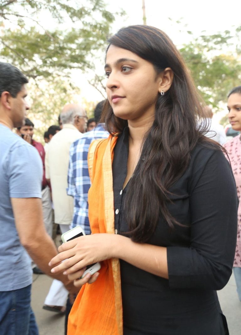 Anushka Shetty No Makeup Natural Look